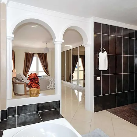 Sleeps 10 Pool Air Con Wifi Callao Salvaje