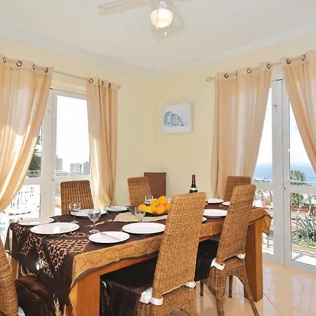 Sleeps 10 Pool Air Con Wifi