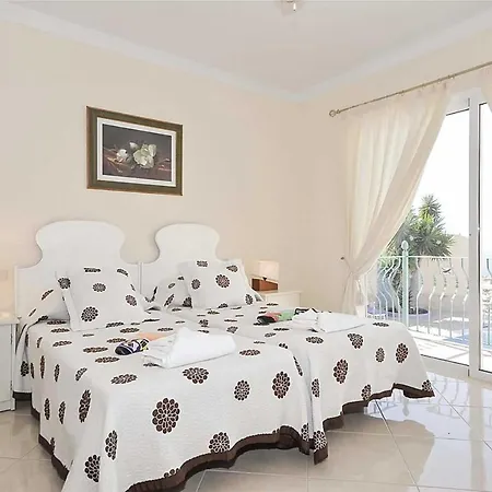 Sleeps 10 Pool Air Con Wifi Villa